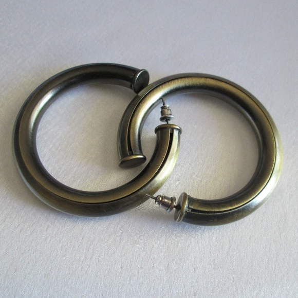 OLIVE HOOP EARRINGS – JEWLERY - Picture 2 of 4